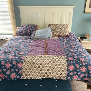 In Stitches Quilt Set full/Queen